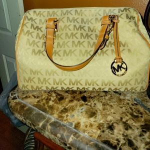 Micheal Kors Purse